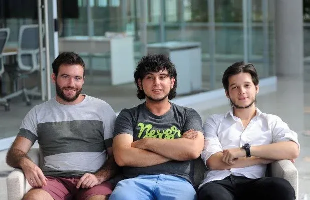 Invento argentino para usar el celular moviendo la cabeza