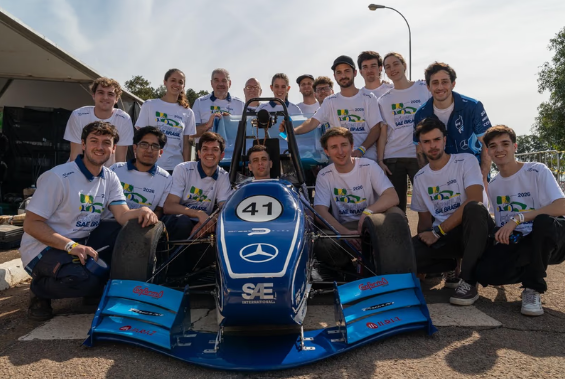 Un auto de carrera construido por estudiantes de la UBA participó de una prestigiosa competencia en Brasil