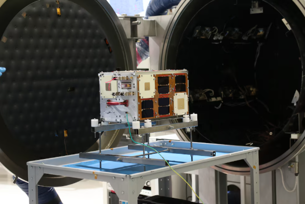 Cómo es el satélite argentino que será el único latinoamericano en participar de la misión Artemis II de la NASA