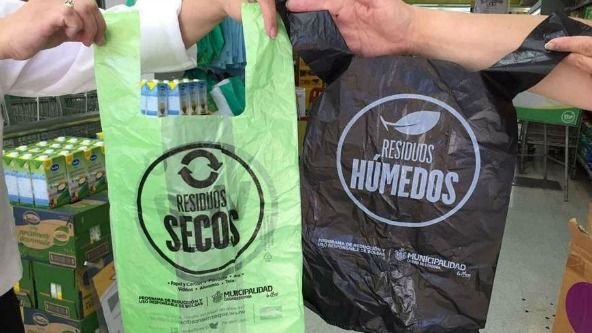 La industria del plástico dice lo suyo: 700 despidos por la prohibición de bolsas