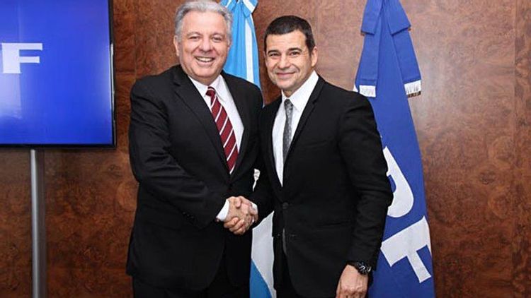 "Histórico" acuerdo entre YPF y la UBA para abrir una carrera de ingeniería en petróleo