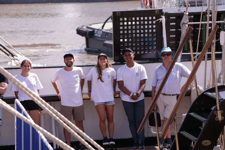 A bordo de una fragata portuguesa: así recorrieron la costa uruguaya alumnos de la FAUBA