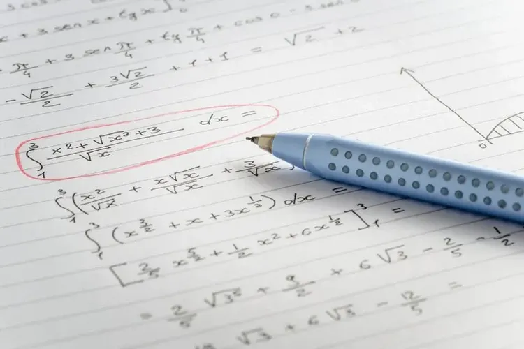 Egresan 8 mil ingenieros por año frente a 34 mil graduados de sociales, abogacía y psicología