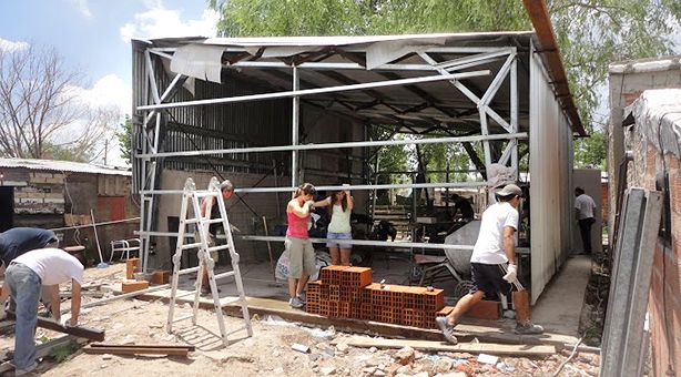 Una fábrica de ventanas en La Cárcova 